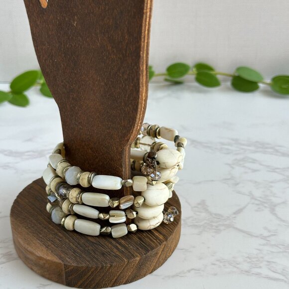 Handmade White & Gold Memory Wire Glass Bead Bracelet - Picture 6 of 8
